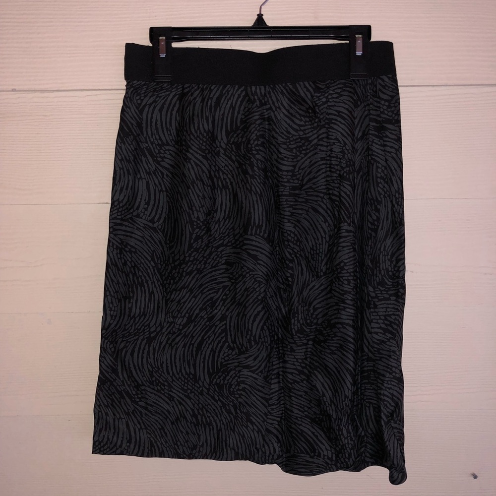 Black design skirt. Classiques Entier Size: 8